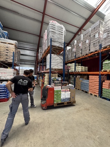 Mitarbeiter im Lager von AG Service